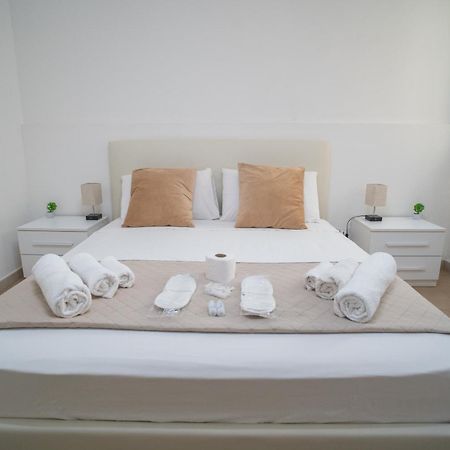 Whitehouse Bed & Breakfast เลชเช ภายนอก รูปภาพ