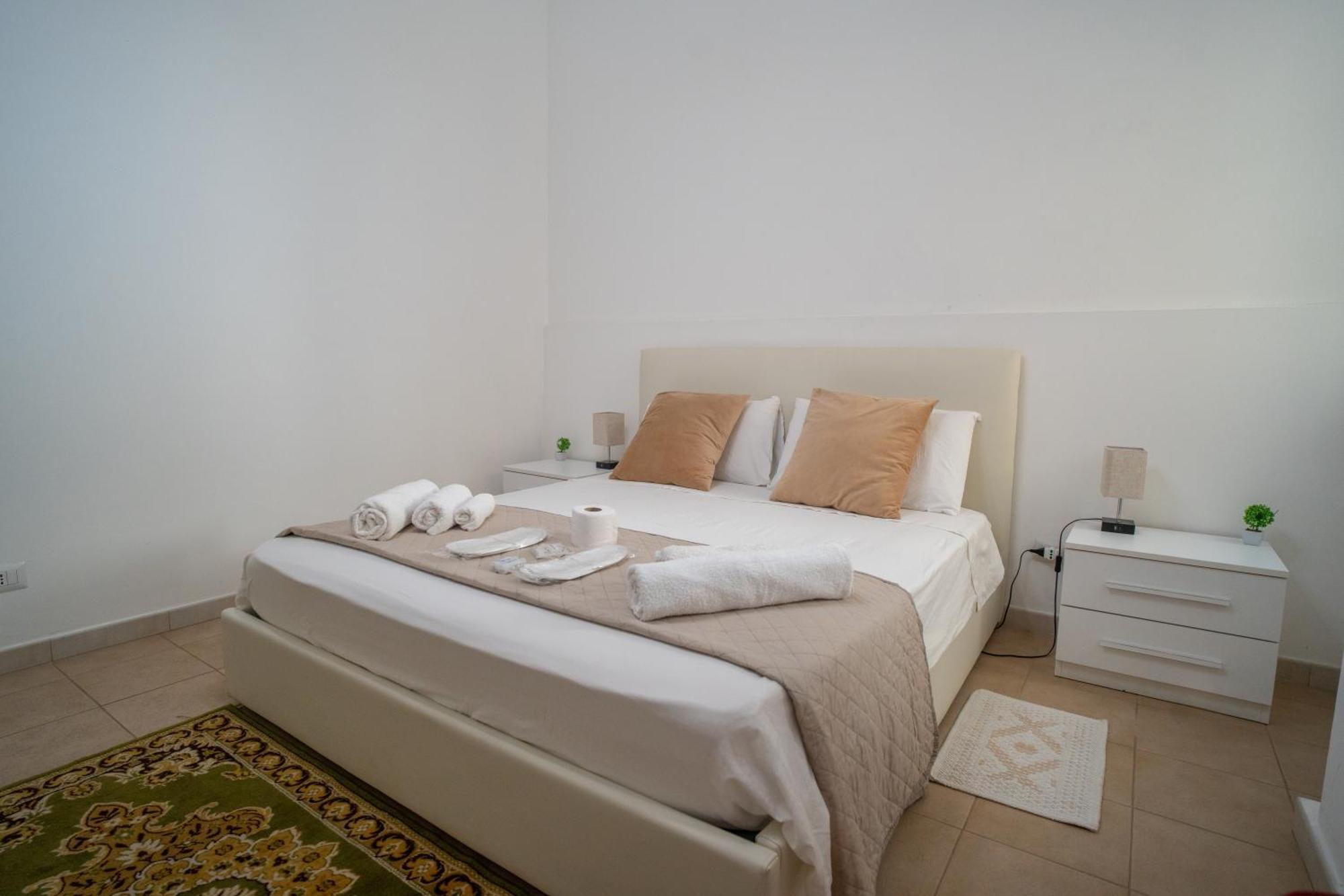 Whitehouse Bed & Breakfast เลชเช ภายนอก รูปภาพ
