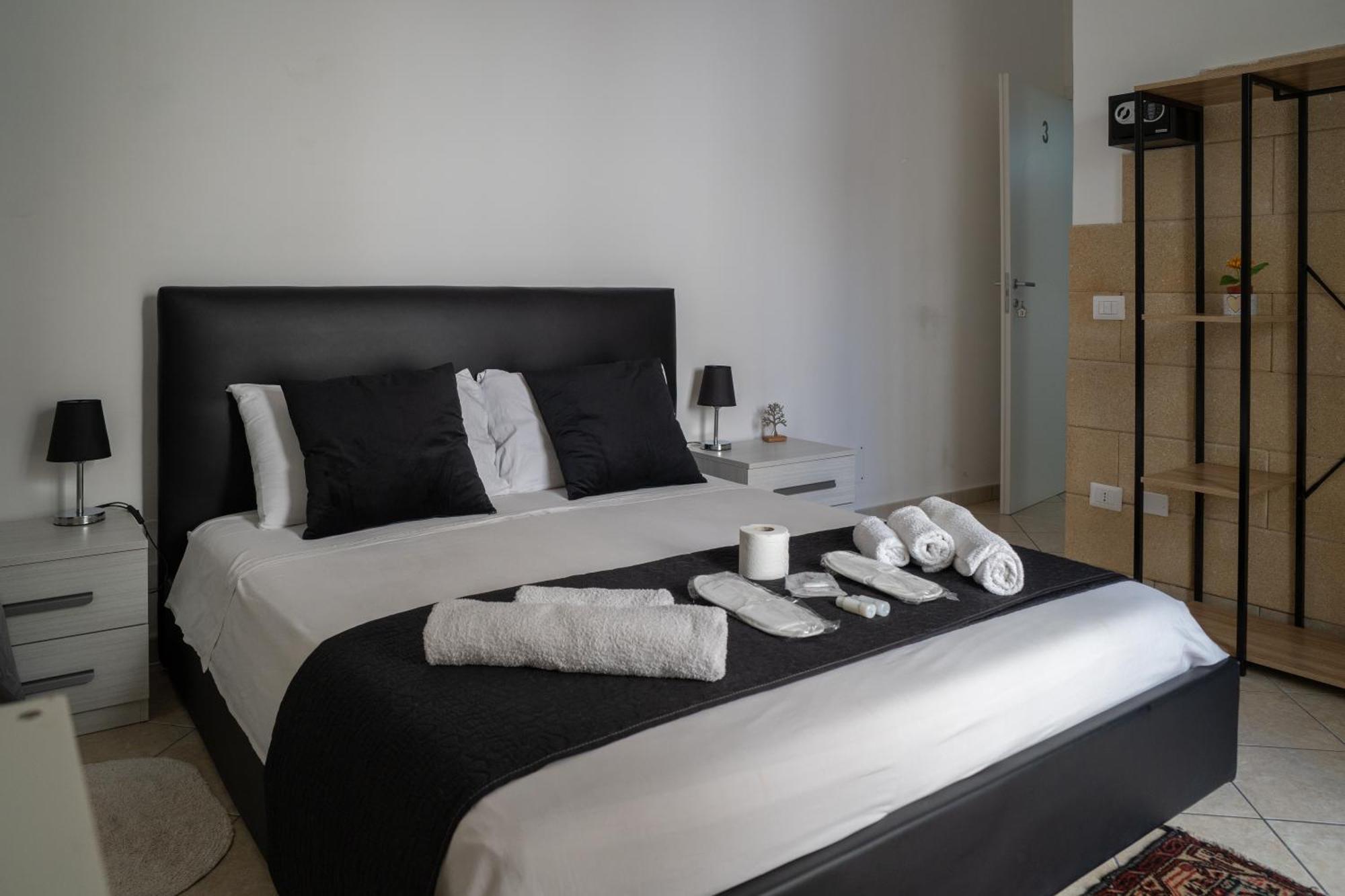 Whitehouse Bed & Breakfast เลชเช ภายนอก รูปภาพ