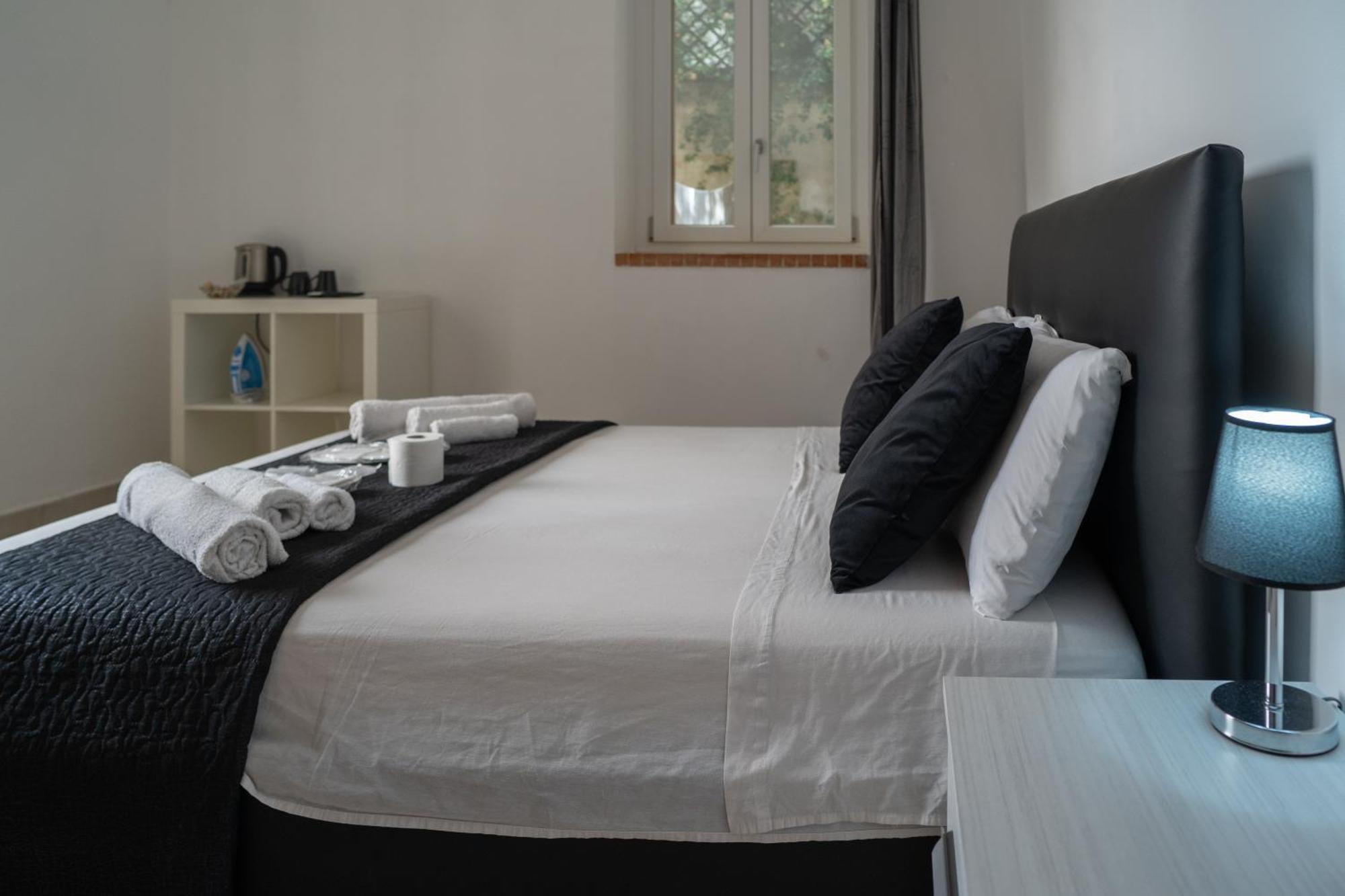 Whitehouse Bed & Breakfast เลชเช ภายนอก รูปภาพ